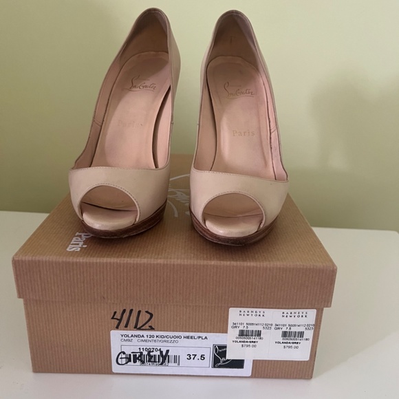 Christian Louboutin - Picture 2 of 6